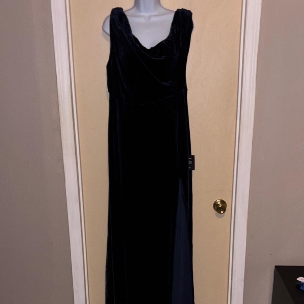Lulu's: Navy Velvet Maxi Dress